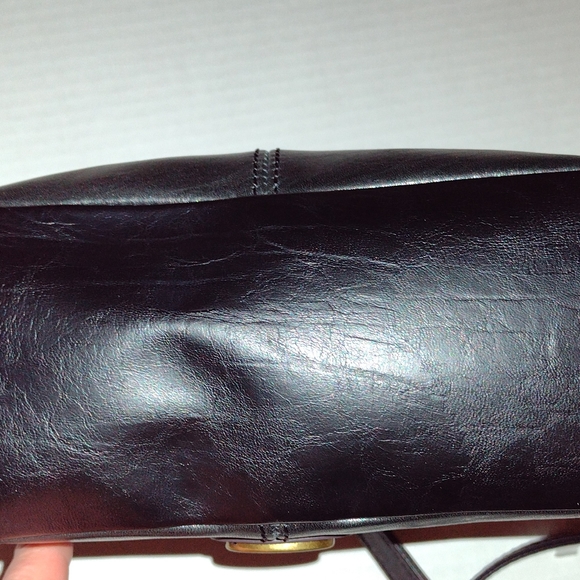 TIGNANELLO Black Genuine Leather Crossbody Bag w/RFID safe Credit Card holder - Picture 5 of 11